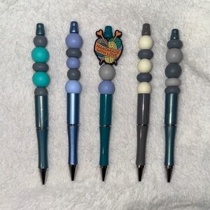 5 piece professional hooker (crochet or knitting) hand crafted beaded pens
